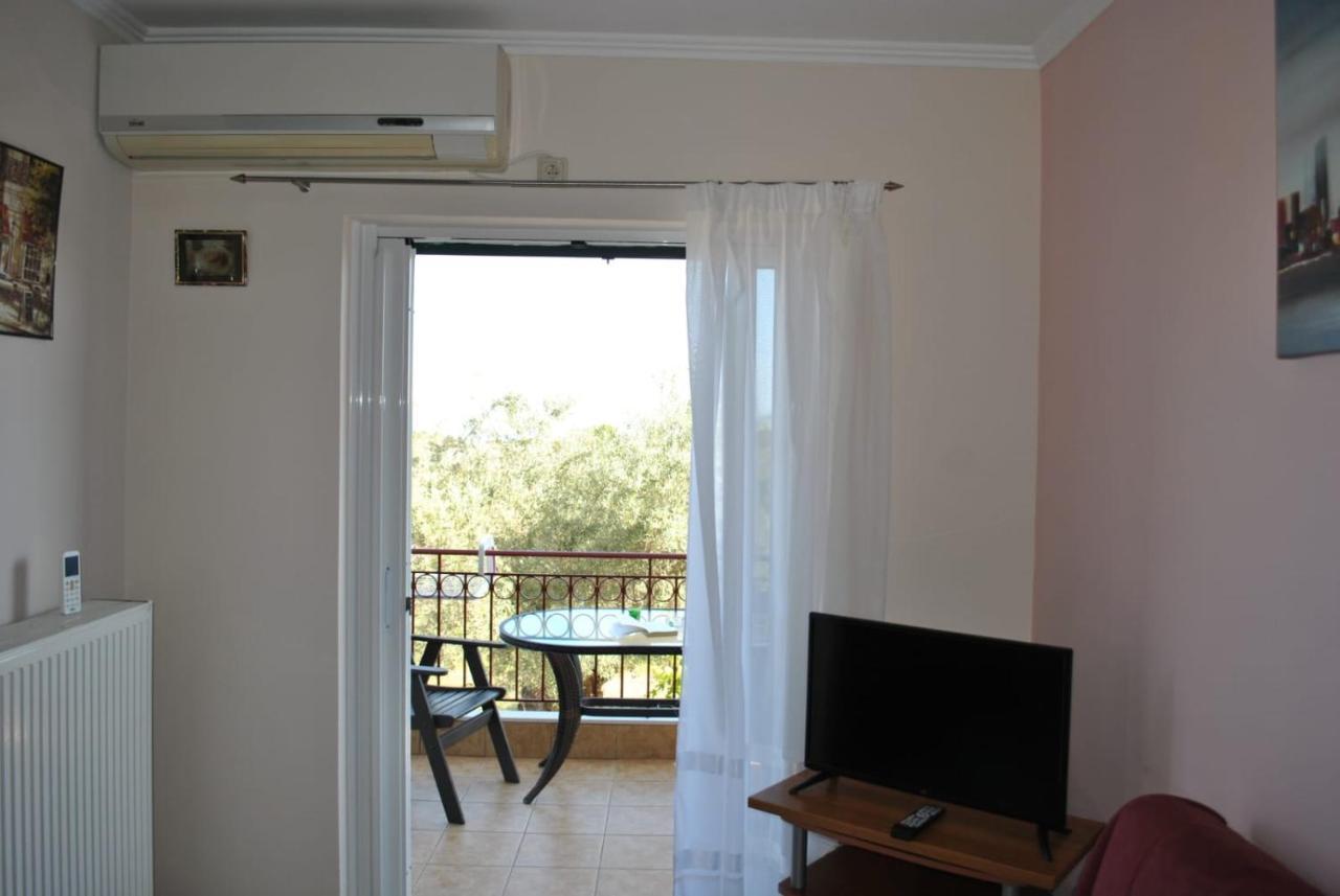 Monika Lefkada Hotel Tsoukaládhes Екстериор снимка